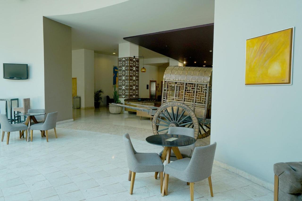 Gamma By Fiesta Americ Xalapa Nubara Εξωτερικό φωτογραφία The interior of the airport